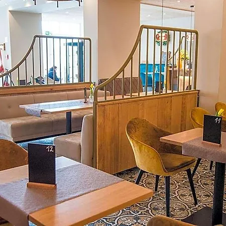 Markthotel فندق