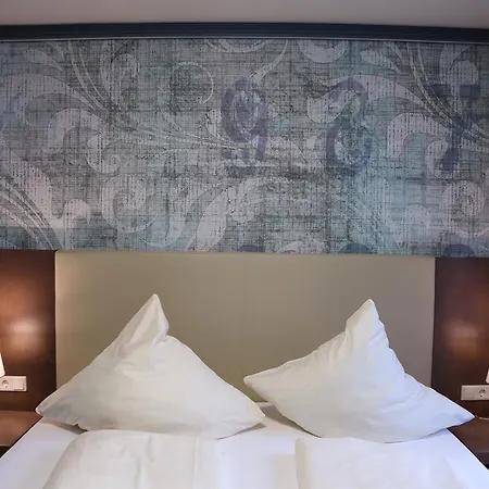 Markthotel فندق